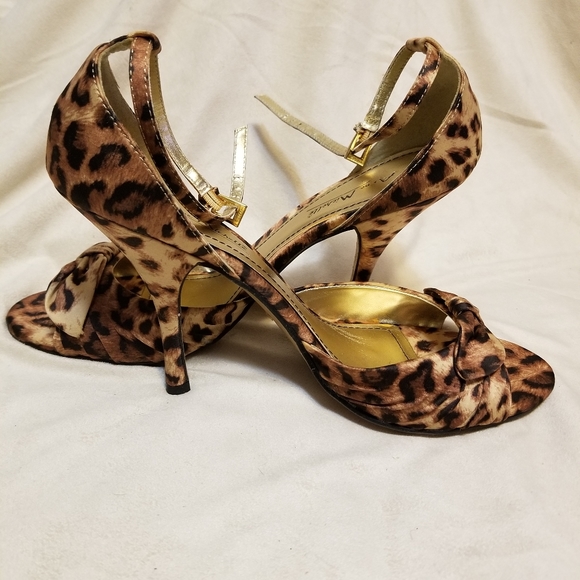 Shoes - Picture 2 of 5